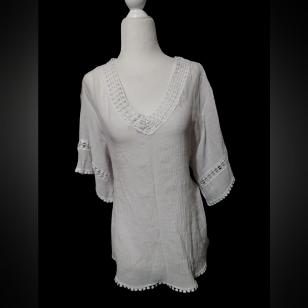 NWOT Unique Spectrum White Lace Trim V-Neck Blouse, XL